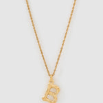 Colar Pingente Letra Luxe Pequeno - Ouro 18K | SILLENE - B