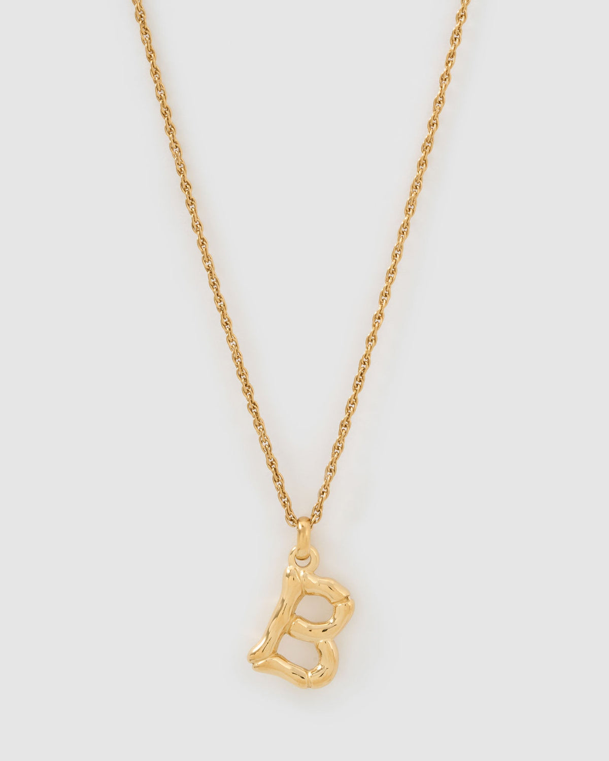 Colar Pingente Letra Luxe Pequeno - Ouro 18K | SILLENE - B