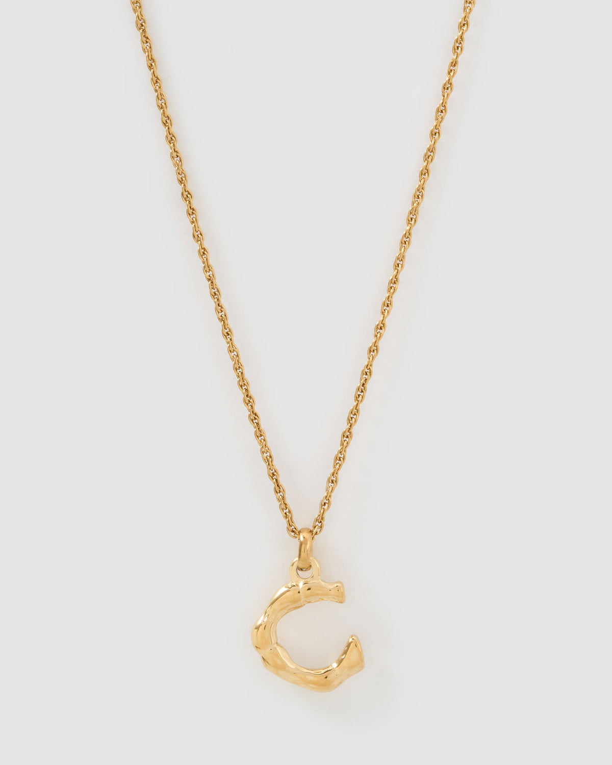 Colar Pingente Letra Luxe Pequeno - Ouro 18K | SILLENE - C