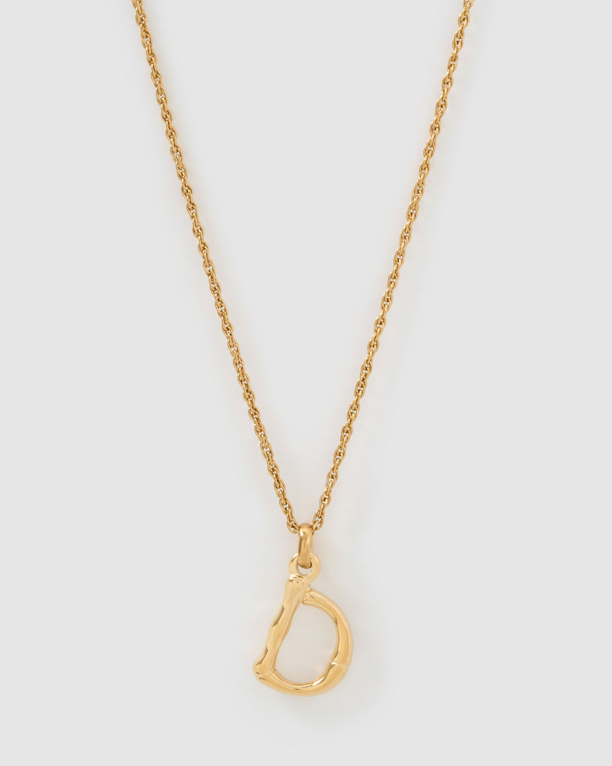 Colar Pingente Letra Luxe Pequeno - Ouro 18K | SILLENE - D