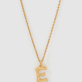 Colar Pingente Letra Luxe Pequeno - Ouro 18K | SILLENE - E