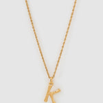 Colar Pingente Letra Luxe Pequeno - Ouro 18K | SILLENE - K