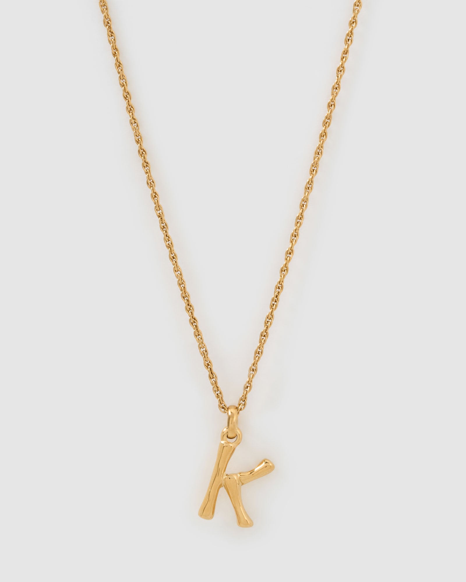 Colar Pingente Letra Luxe Pequeno - Ouro 18K | SILLENE - K