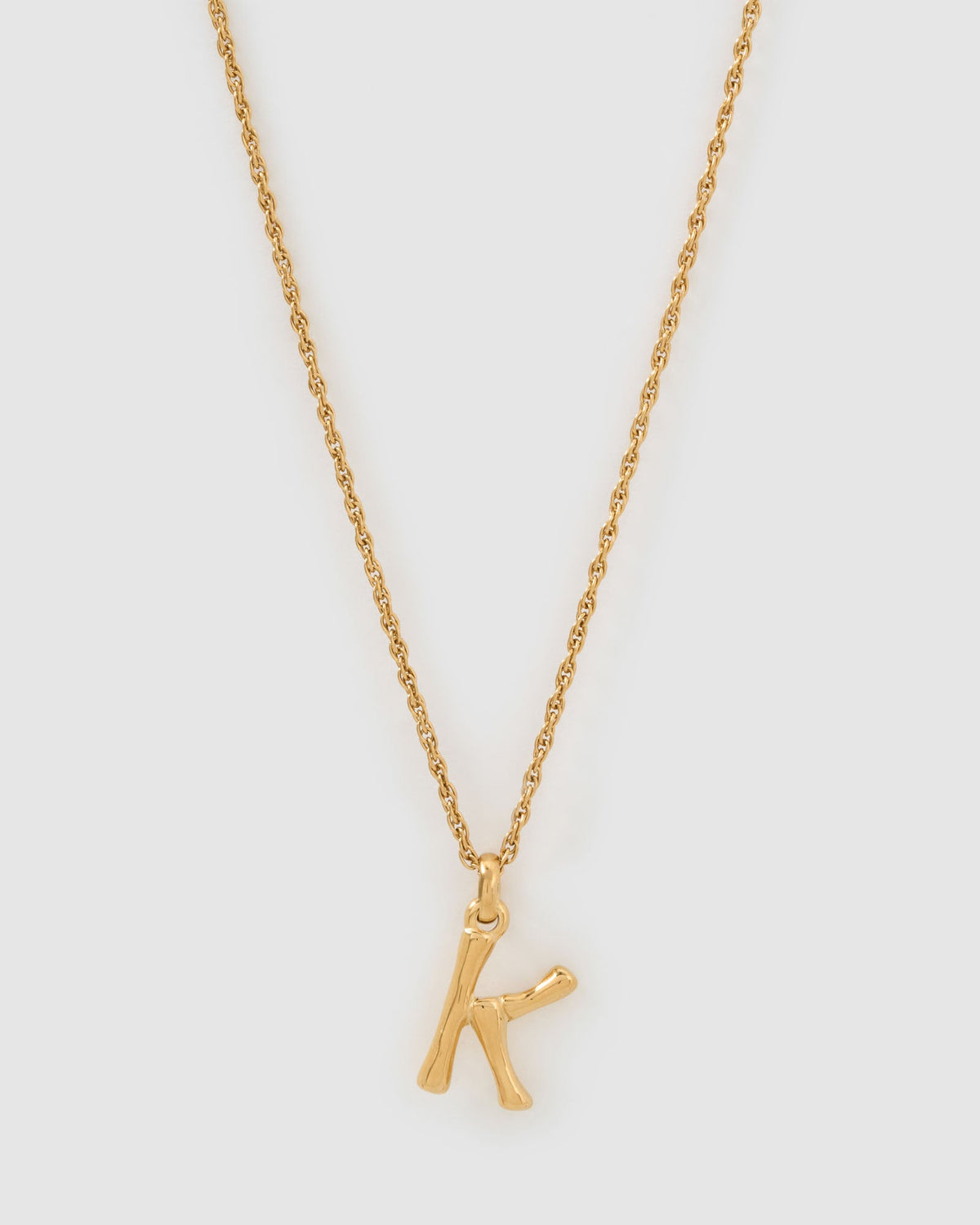 Colar Pingente Letra Luxe Pequeno - Ouro 18K | SILLENE - K