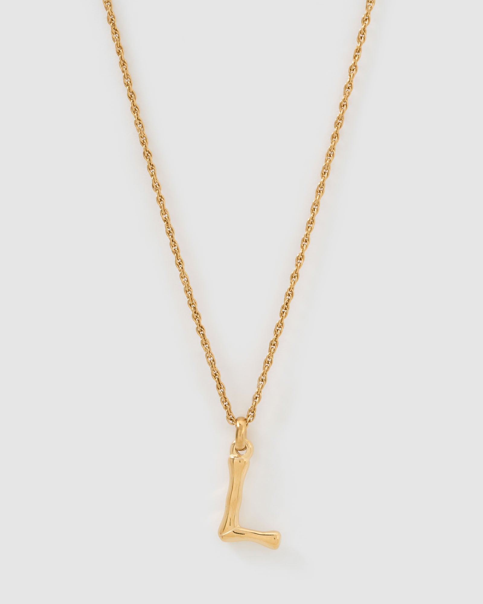 Colar Pingente Letra Luxe Pequeno - Ouro 18K | SILLENE - L