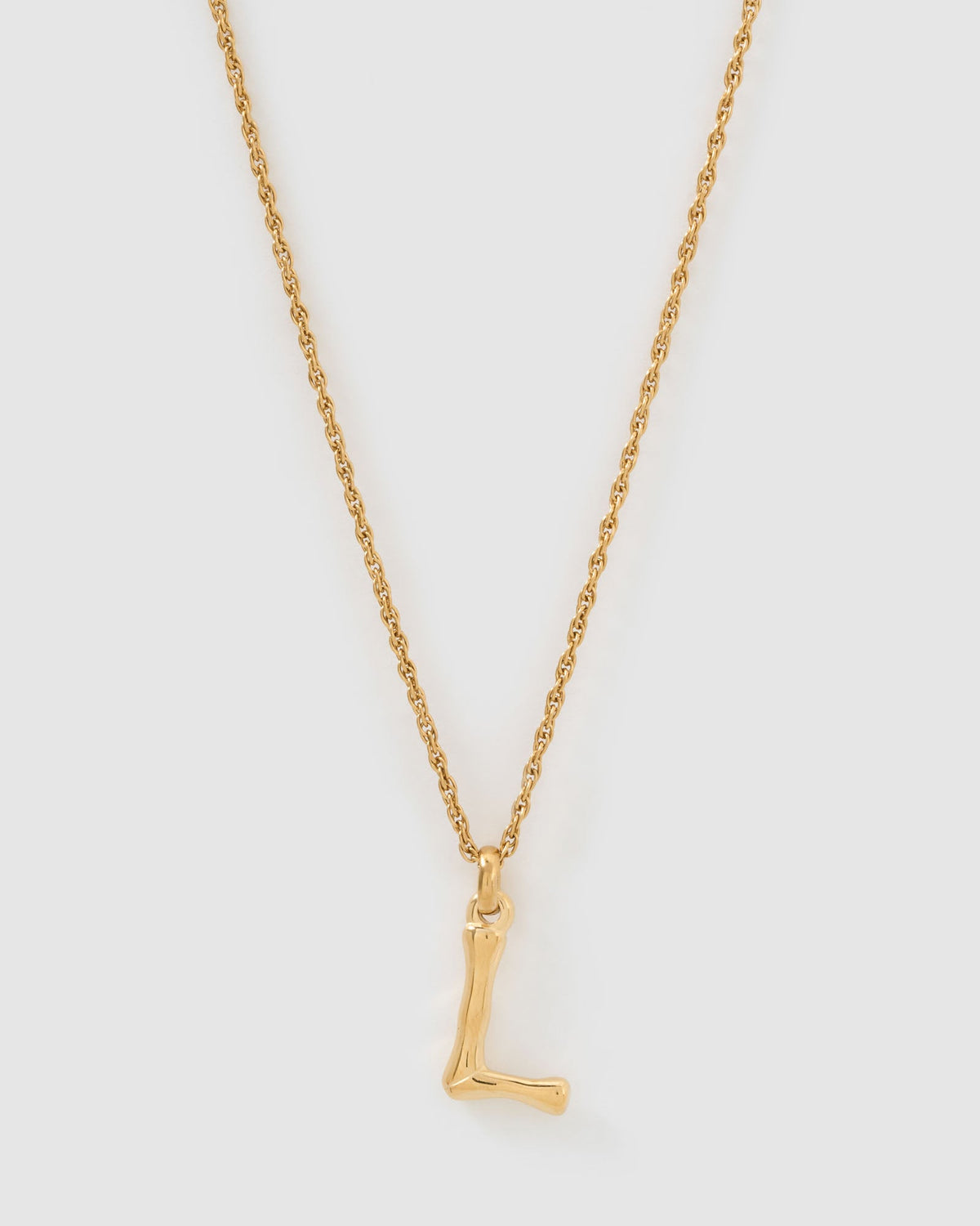 Colar Pingente Letra Luxe Pequeno - Ouro 18K | SILLENE - L