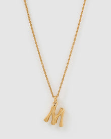 Colar Pingente Letra Luxe Pequeno - Ouro 18K | SILLENE - M