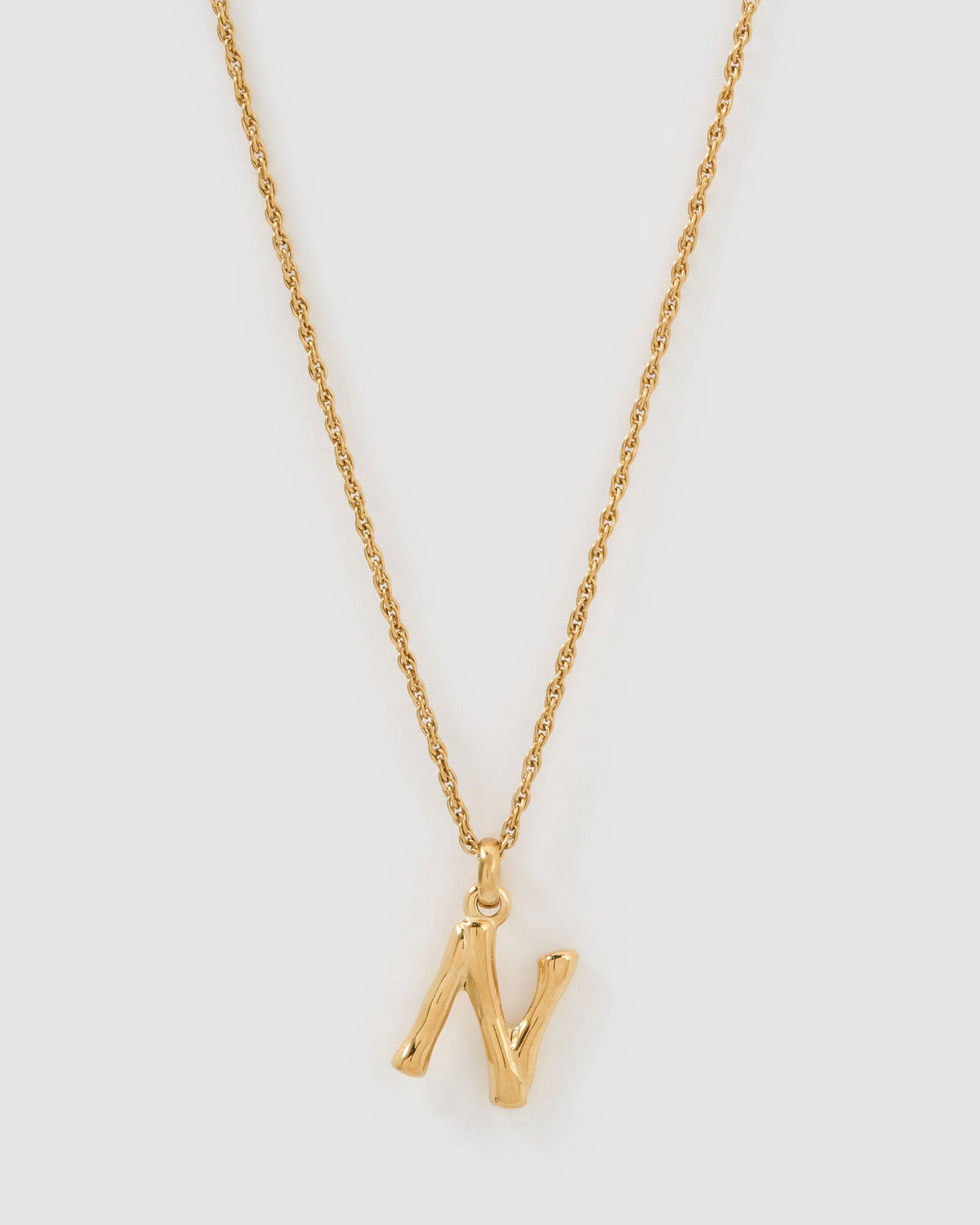 Colar Pingente Letra Luxe Pequeno - Ouro 18K | SILLENE - N