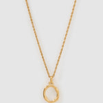 Colar Pingente Letra Luxe Pequeno - Ouro 18K | SILLENE - O