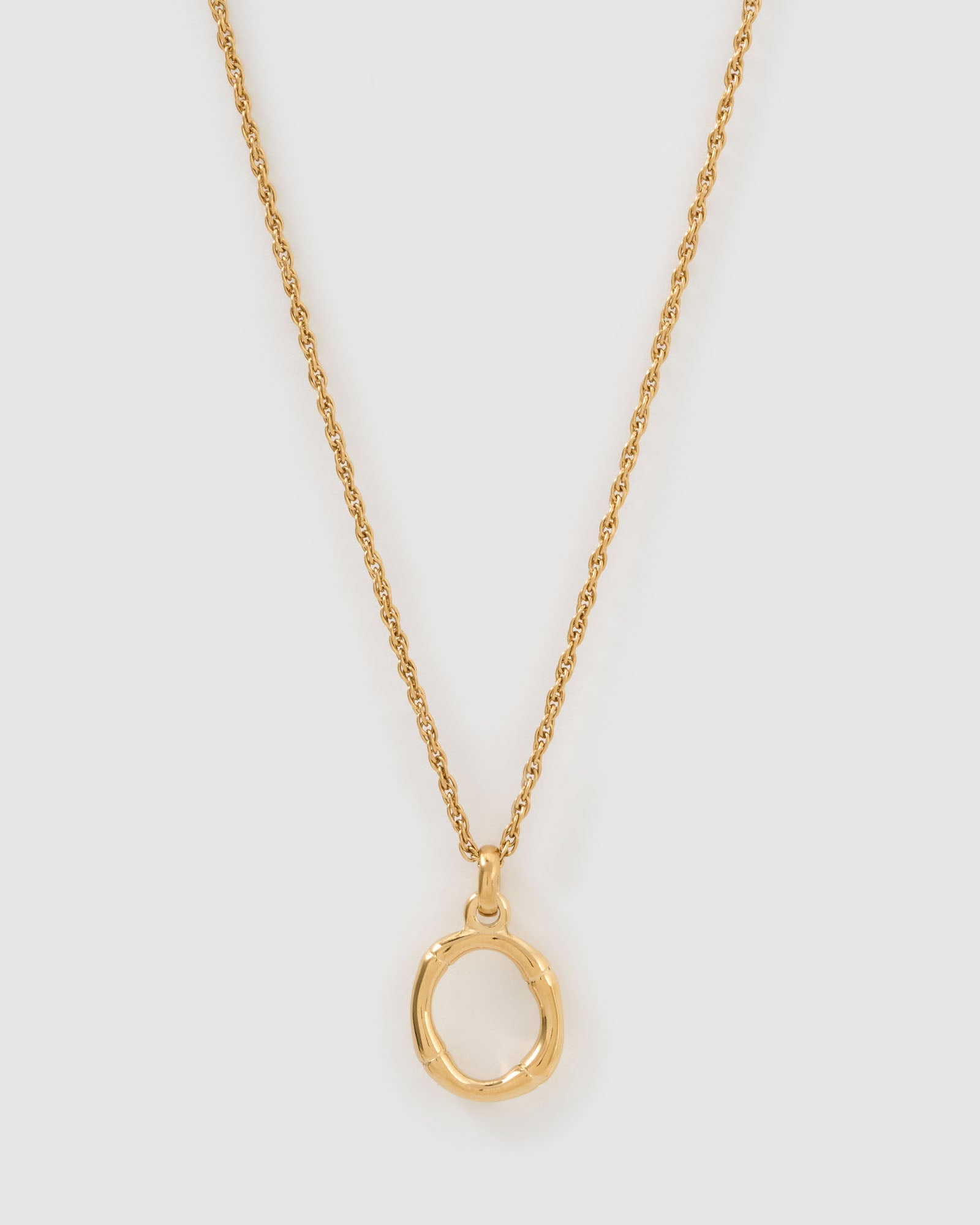 Colar Pingente Letra Luxe Pequeno - Ouro 18K | SILLENE - O