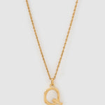 Colar Pingente Letra Luxe Pequeno - Ouro 18K | SILLENE - Q