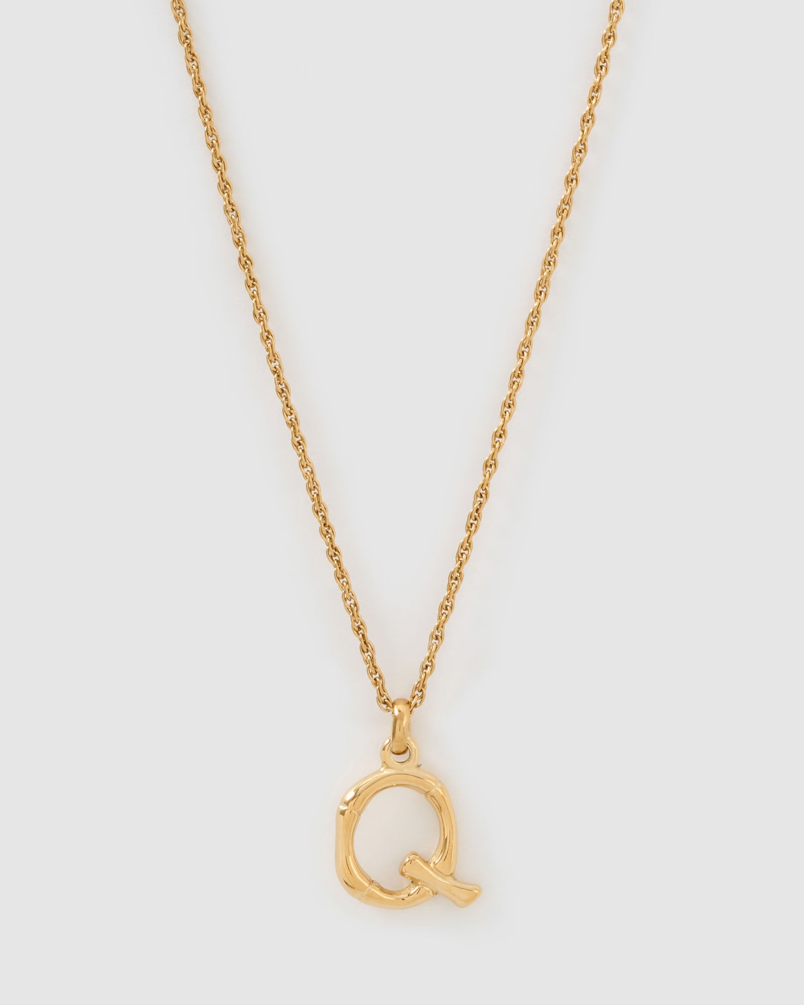 Colar Pingente Letra Luxe Pequeno - Ouro 18K | SILLENE - Q
