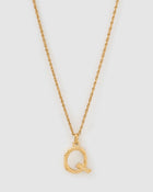 Colar Pingente Letra Luxe Pequeno - Ouro 18K | SILLENE - Q