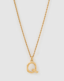 Colar Pingente Letra Luxe Pequeno - Ouro 18K | SILLENE - Q