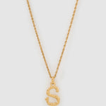 Colar Pingente Letra Luxe Pequeno - Ouro 18K | SILLENE - S