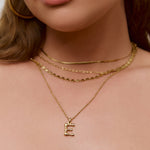Colar Pingente Letra Luxe Pequeno - Ouro 18K | SILLENE