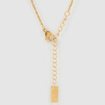 Colar Pingente Letra Luxe Pequeno - Ouro 18K | SILLENE