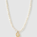 Colar Pingente Letra Pérola - Ouro 18K | SILLENE - G