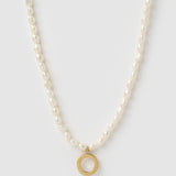 Colar Pingente Letra Pérola - Ouro 18K | SILLENE - O