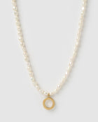 Colar Pingente Letra Pérola - Ouro 18K | SILLENE - O