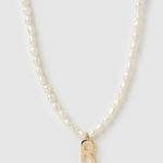 Colar Pingente Letra Pérola - Ouro 18K | SILLENE - R