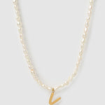 Colar Pingente Letra Pérola - Ouro 18K | SILLENE - V