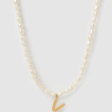 Colar Pingente Letra Pérola - Ouro 18K | SILLENE - V