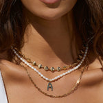 Colar Pingente Letra Pérola - Ouro 18K | SILLENE