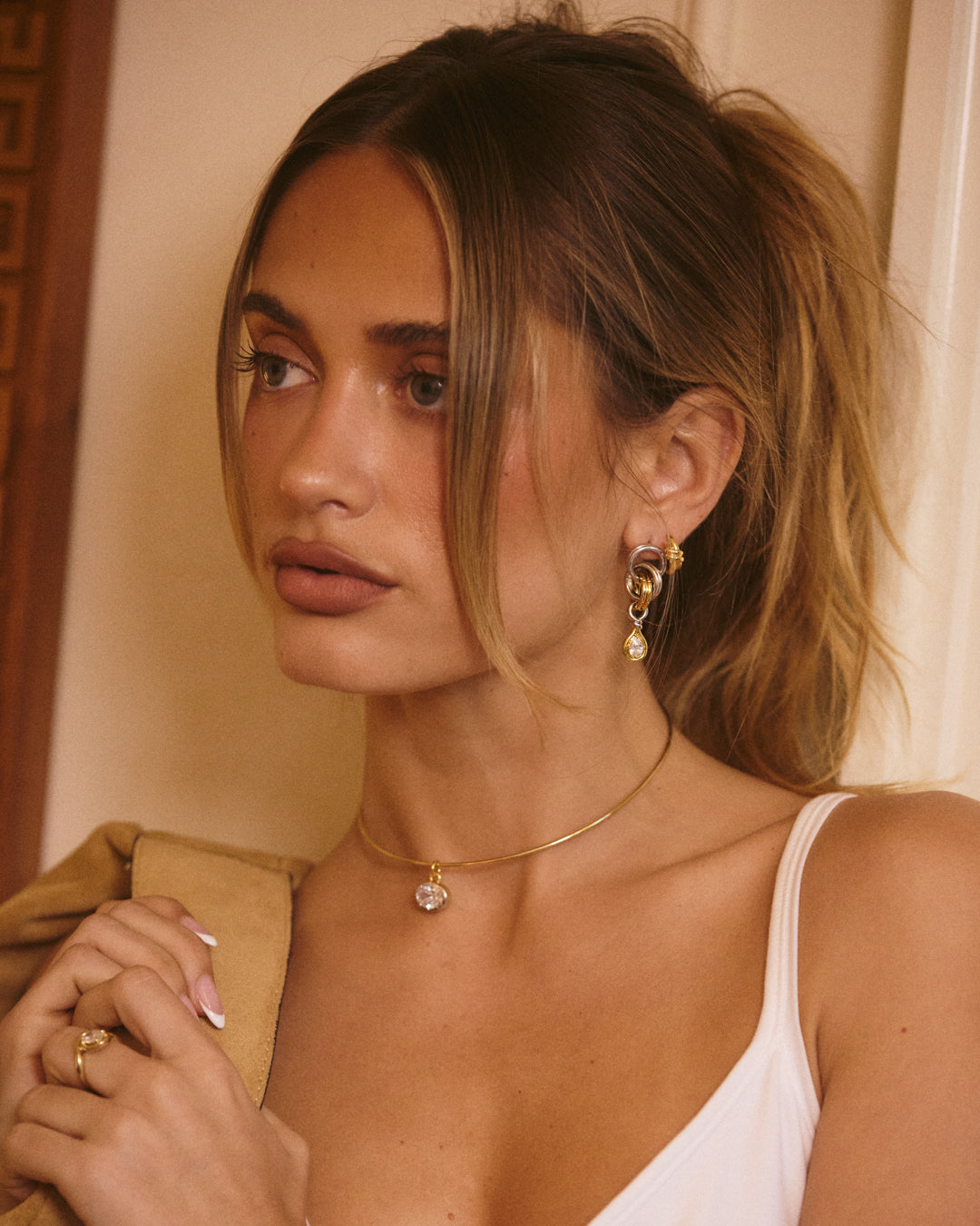 Colar Pingente Marais - Ouro 18K | SILLENE - uso