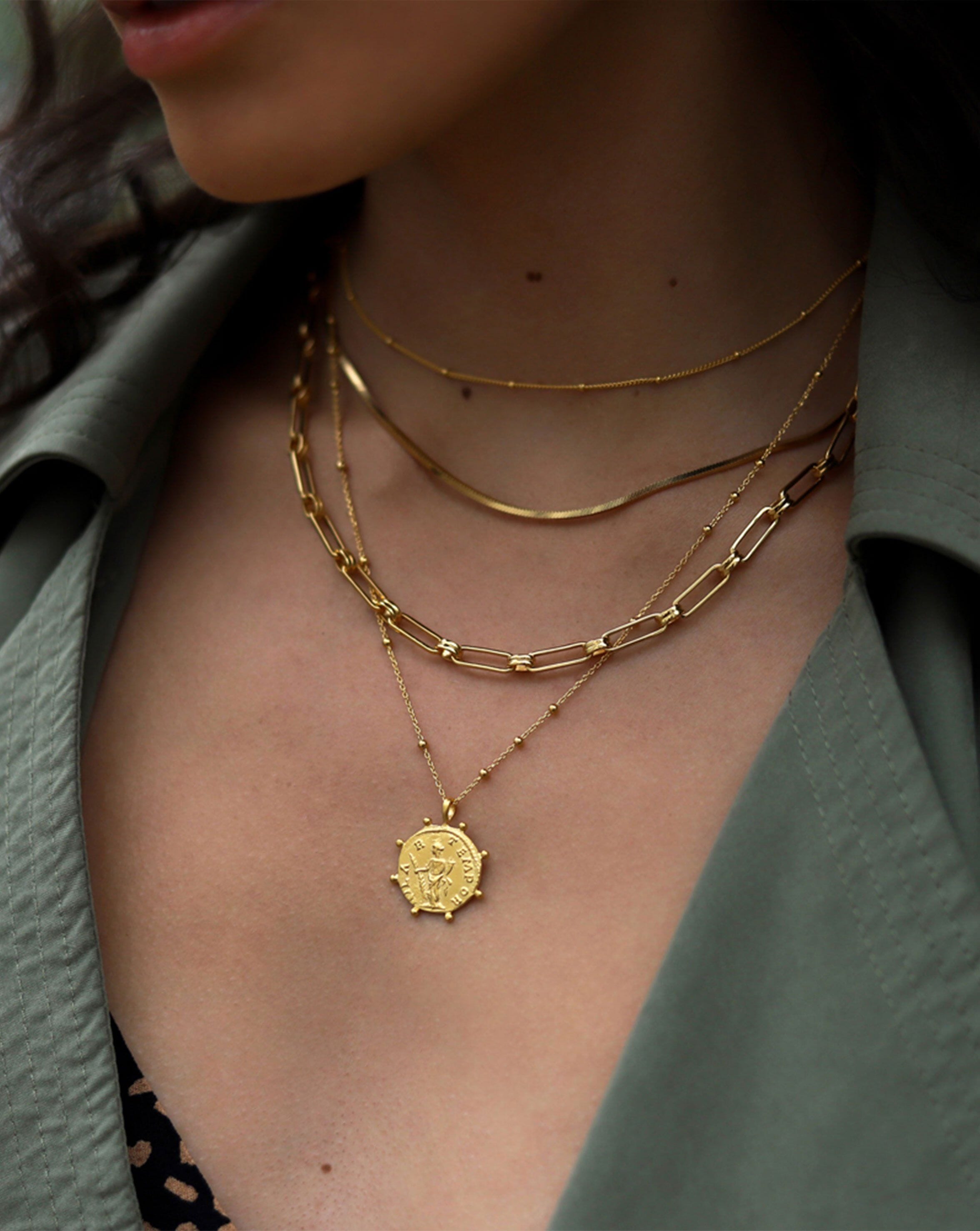 Colar Pingente Moeda Contas - Ouro 18K | SILLENE