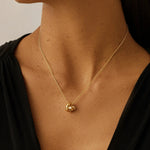 Colar Pingente Nó Cravejado - Ouro 18K | SILLENE - detalhe