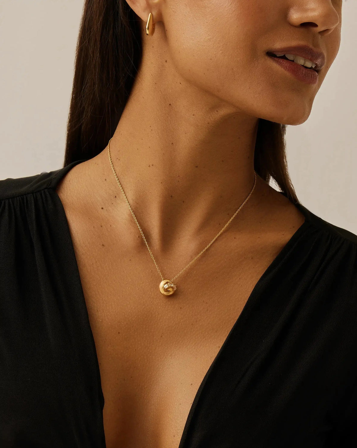 Colar Pingente Nó Cravejado - Ouro 18K | SILLENE