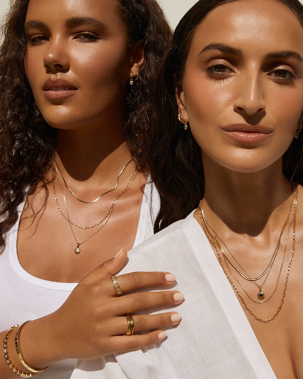Colar Pingente Pedra do Mês - Ouro 18K | SILLENE - uso