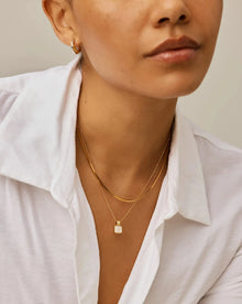Colar Pingente Quadrado Madrepérola - Ouro 18K | SILLENE