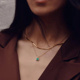 Colar Pingente Quadrado Malaquita - Ouro 18K | SILLENE - uso