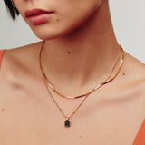 Colar Pingente Quadrado Onix - Ouro 18K | SILLENE - detalhe