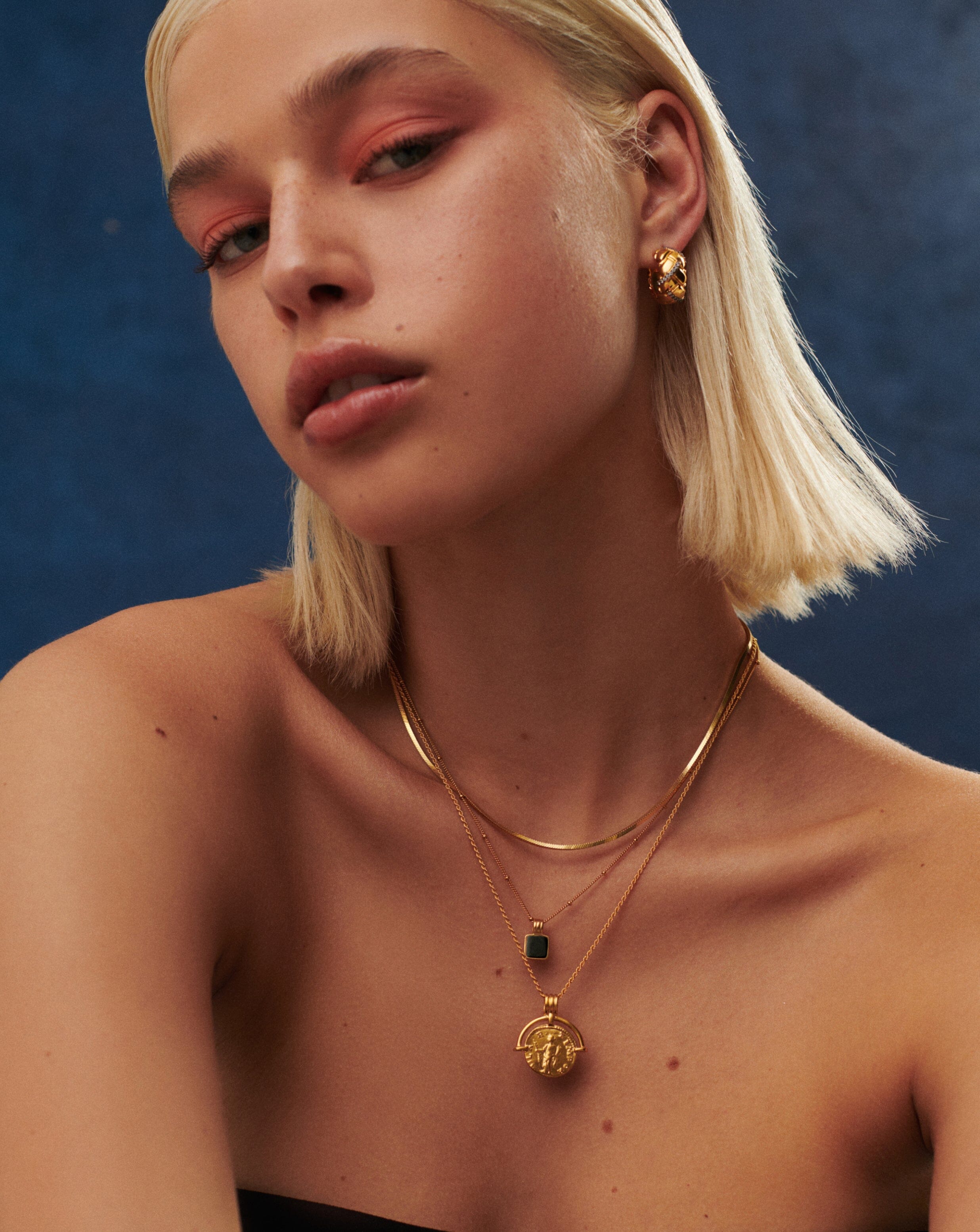 Colar Pingente Quadrado Onix - Ouro 18K | SILLENE