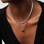 Colar Pingente Quadrado Onix - Prata | SILLENE - detalhe