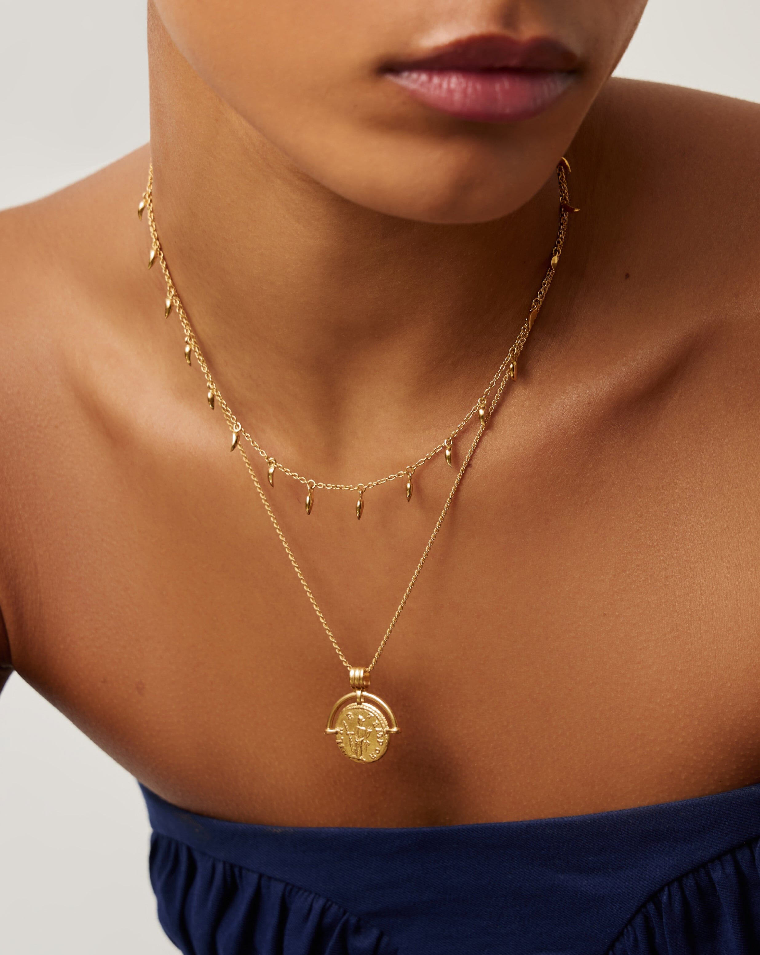 Colar Pingentes Presas Mini - Ouro 18K | SILLENE - uso