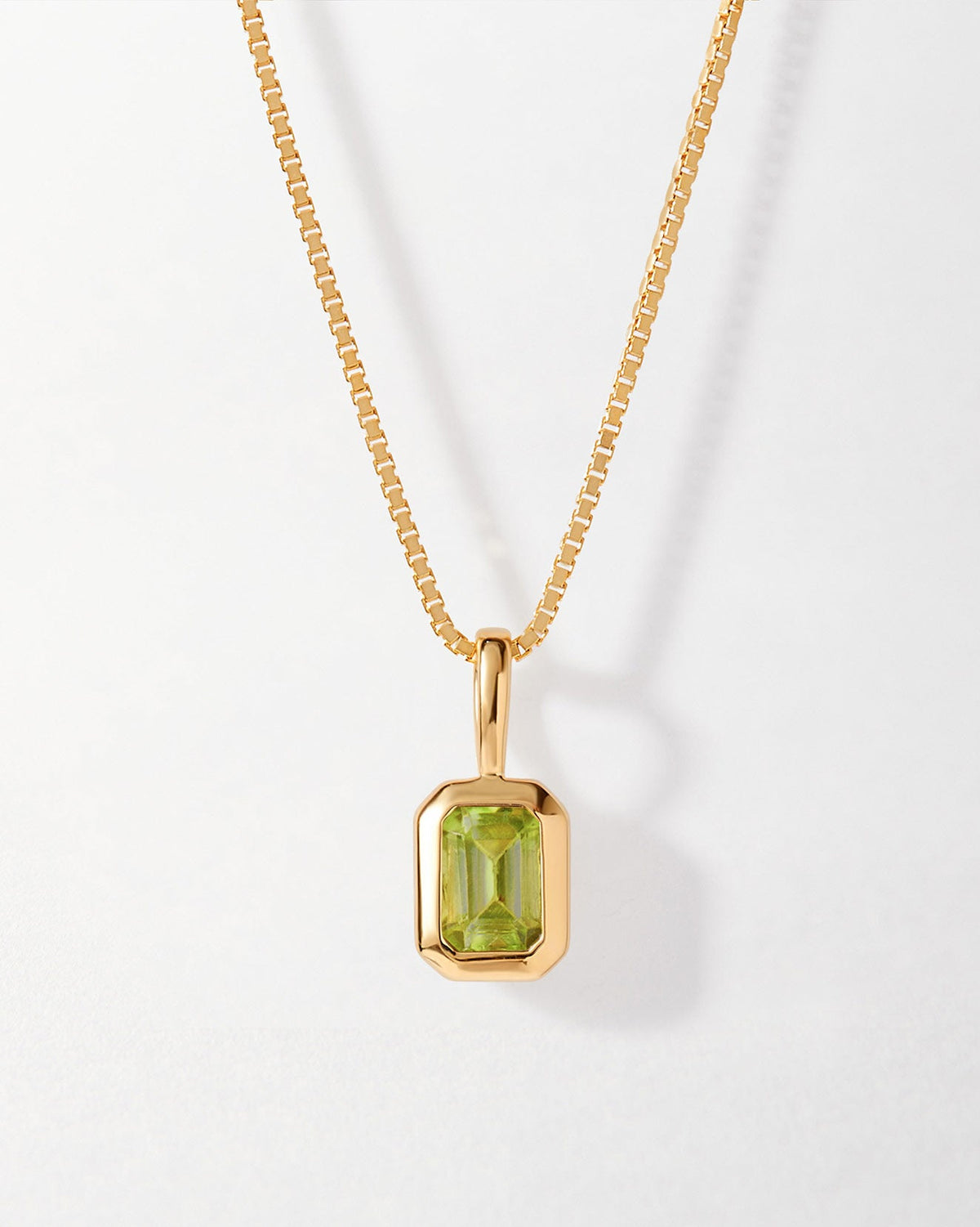 Colar Retângulo Pedra do Mês - Agosto (Peridoto) - Ouro 18K | SILLENE