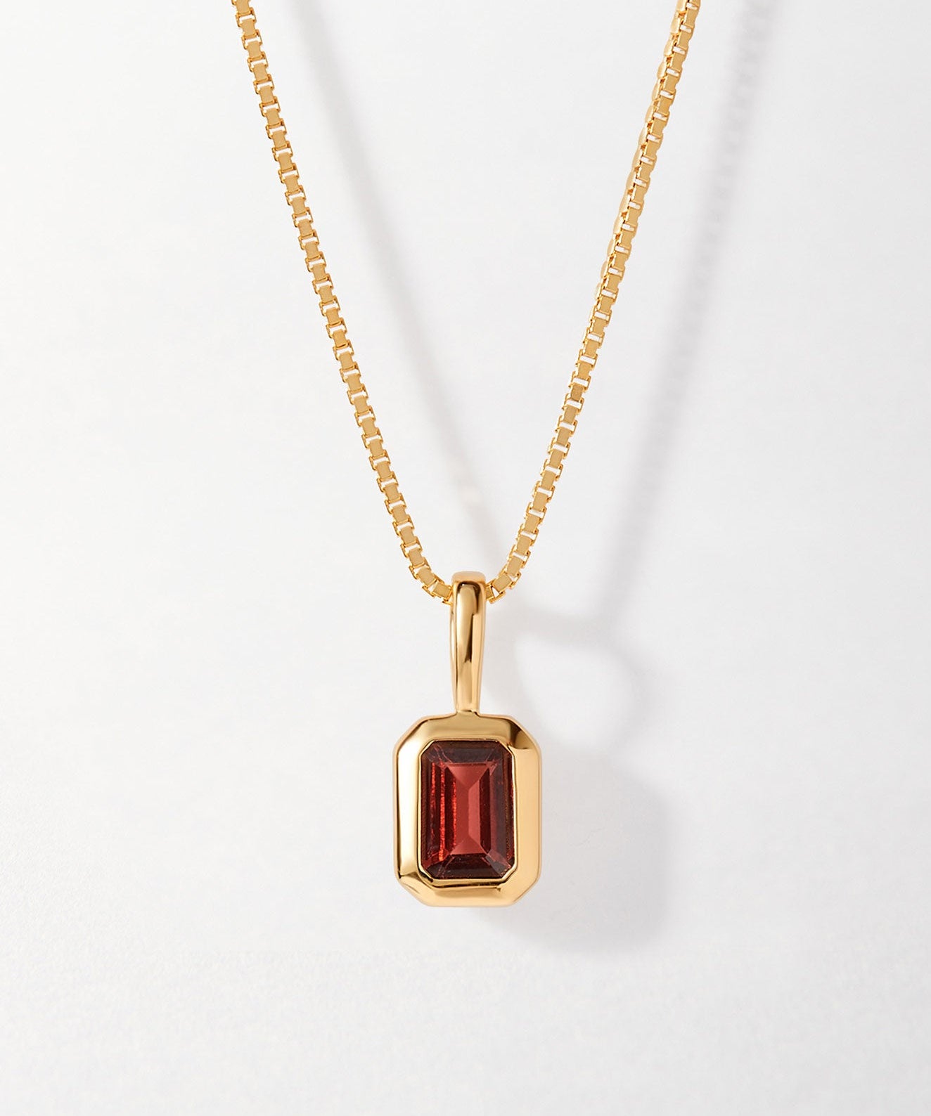 Colar Retângulo Pedra do Mês - Janeiro (Granada) - Ouro 18K | SILLENE