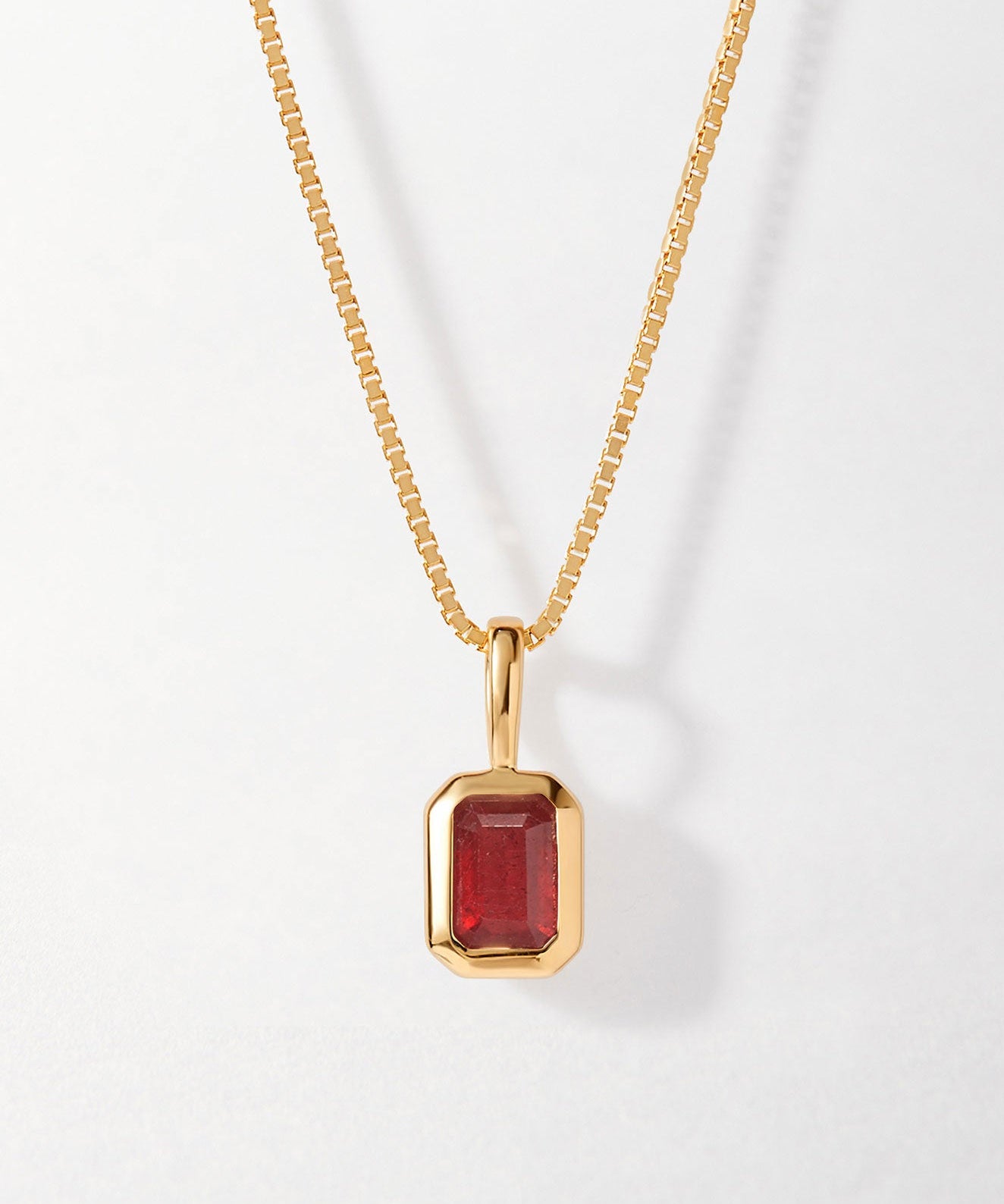 Colar Retângulo Pedra do Mês - Julho (Rubi) - Ouro 18K | SILLENE