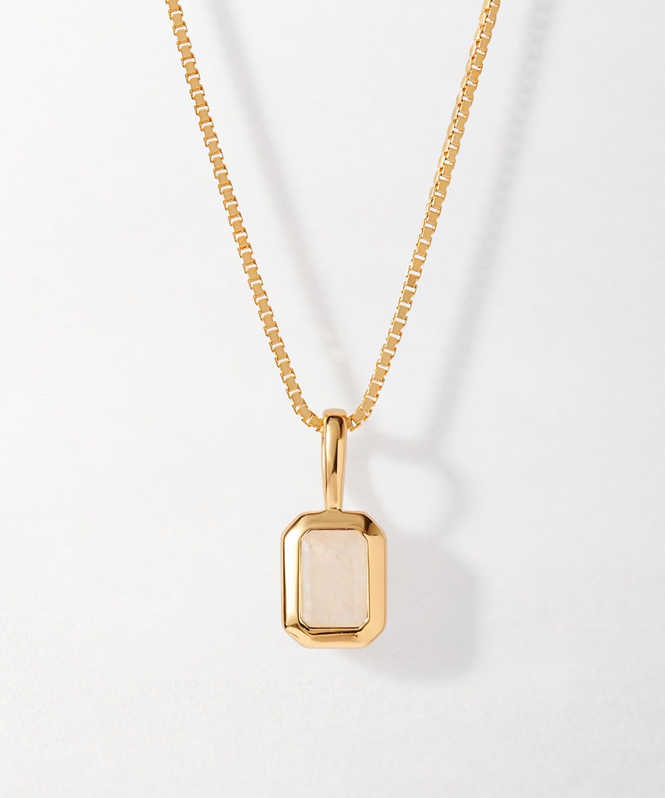Colar Retângulo Pedra do Mês - Junho (Pedra-da-Lua) - Ouro 18K | SILLENE