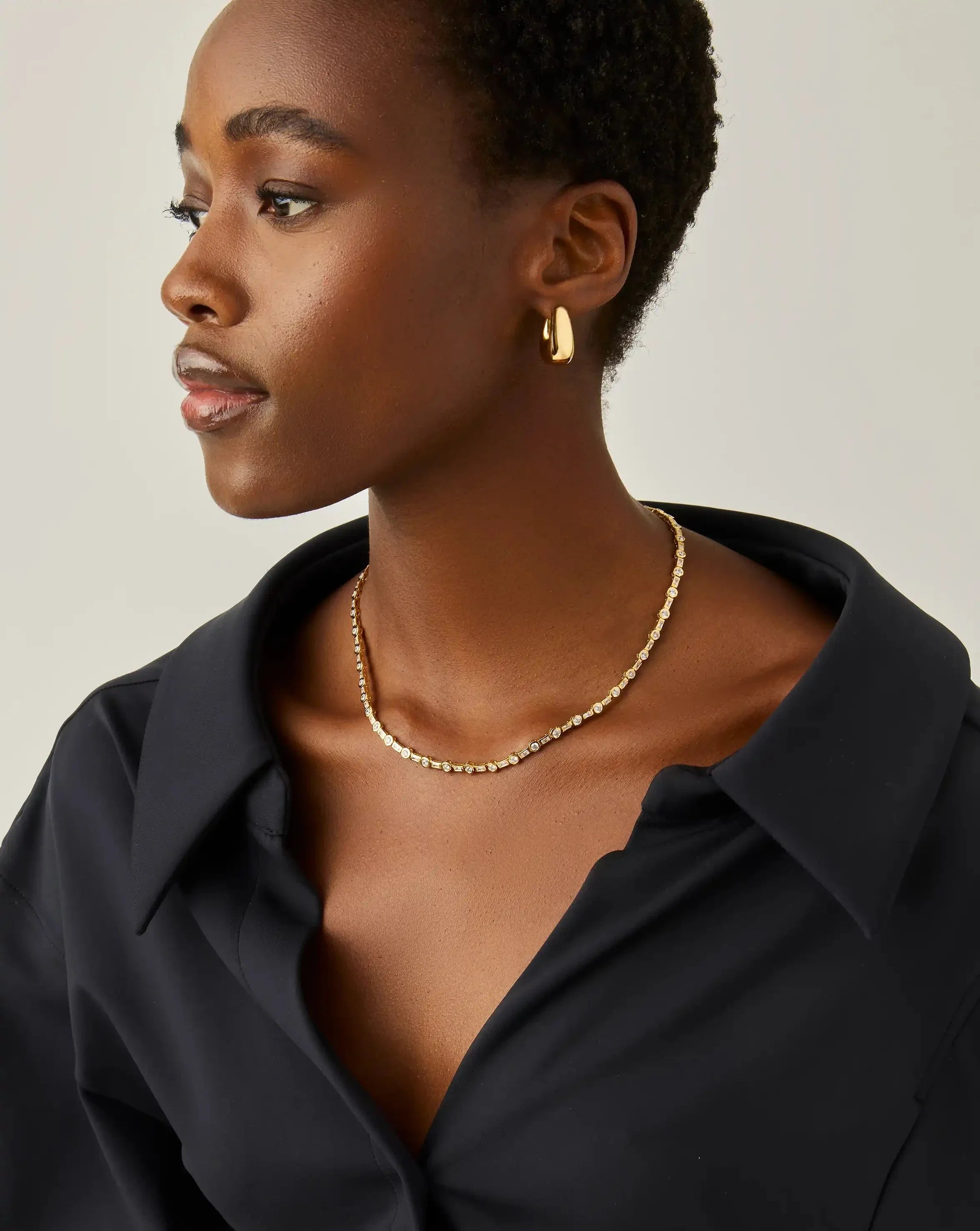 Colar Riviera Cravejado - Ouro 18K | SILLENE - uso