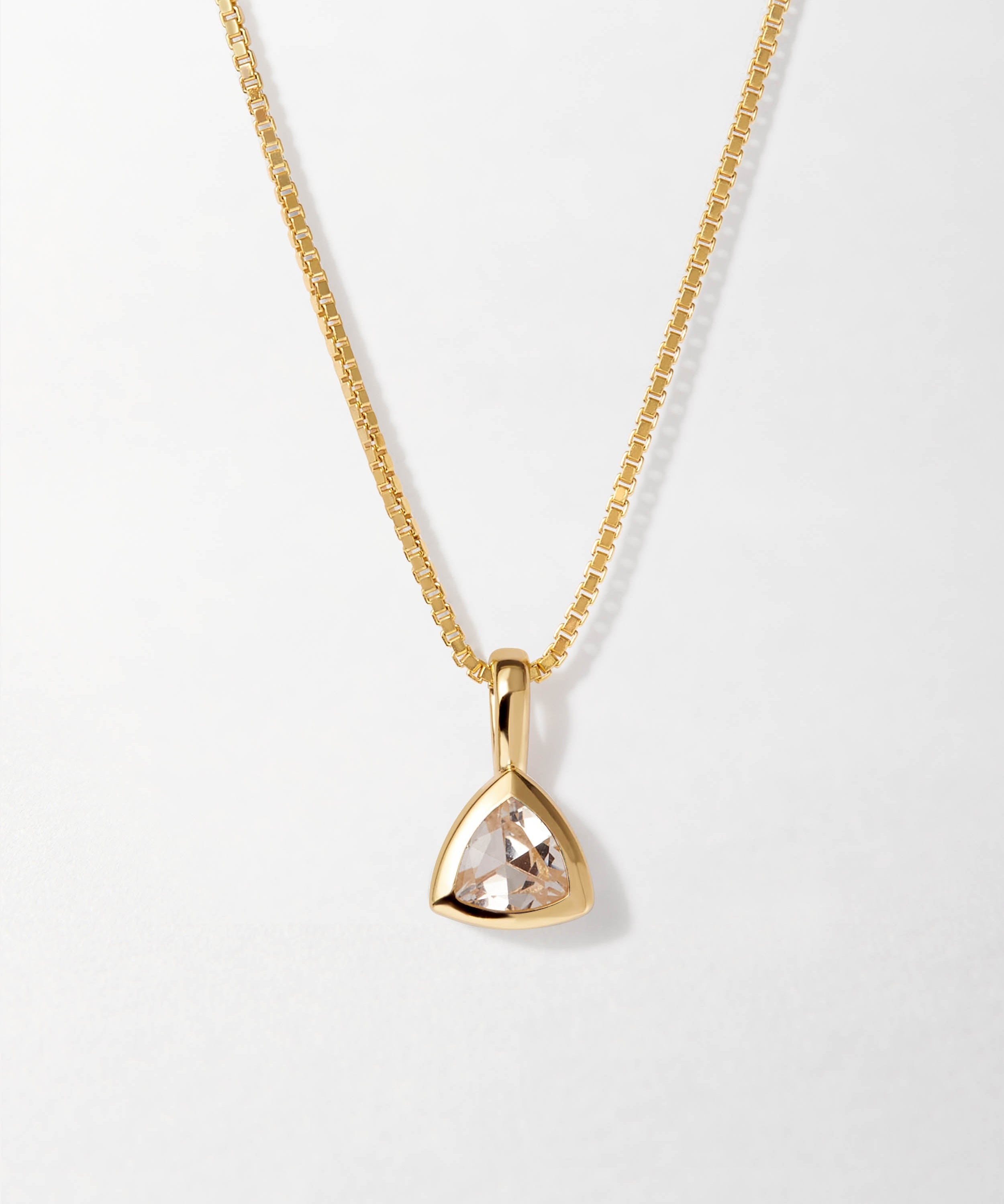 Colar Triângulo Pedra do Mês - Abril (Topázio Branco) - Ouro 18K | SILLENE