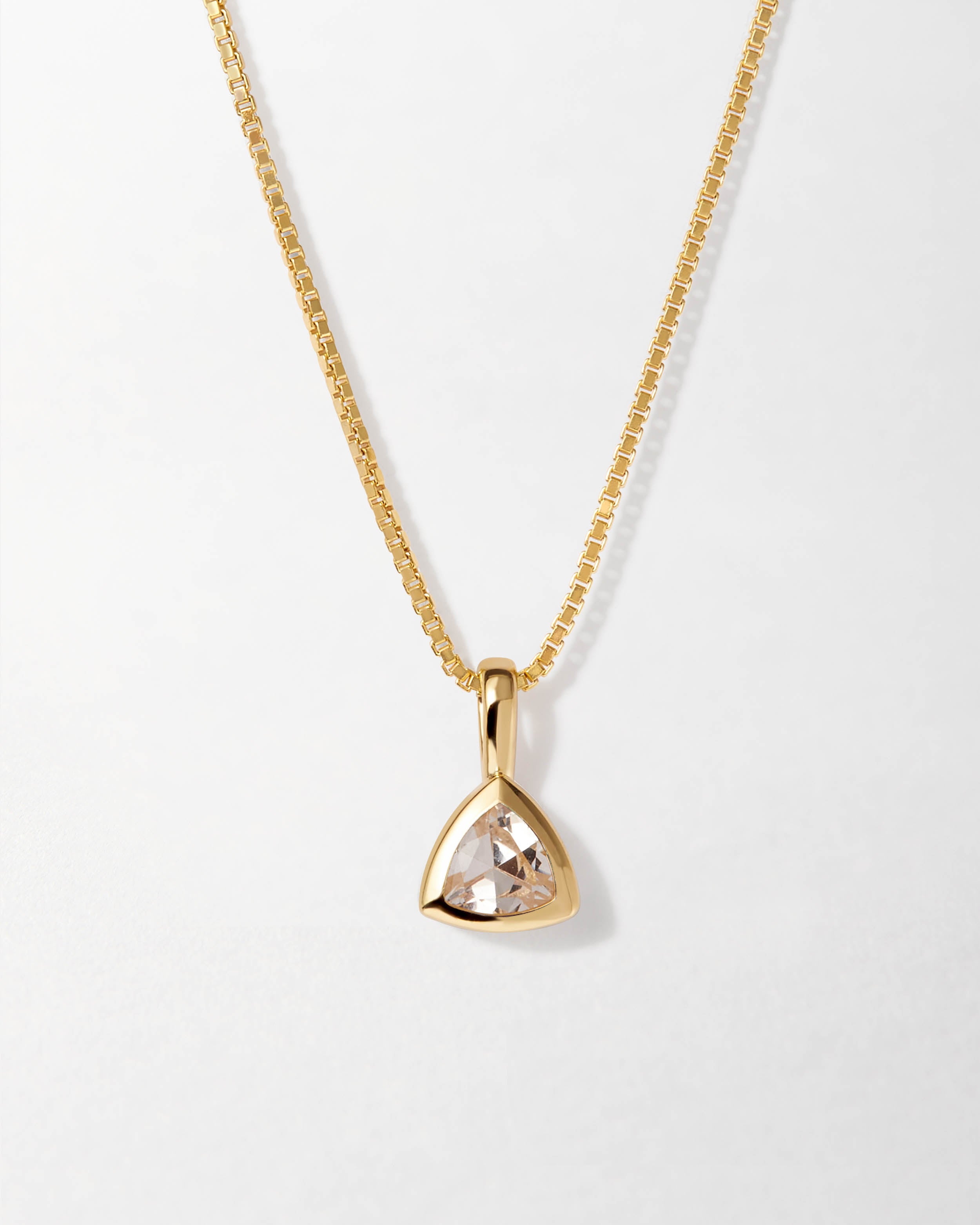 Colar Triângulo Pedra do Mês - Abril (Topázio Branco) - Ouro 18K | SILLENE