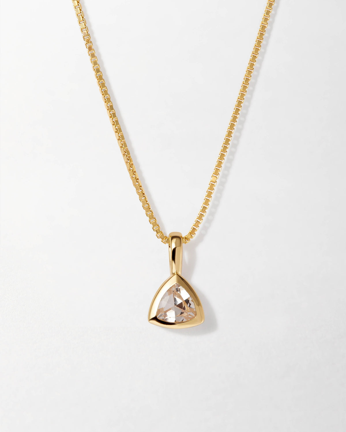 Colar Triângulo Pedra do Mês - Abril (Topázio Branco) - Ouro 18K | SILLENE