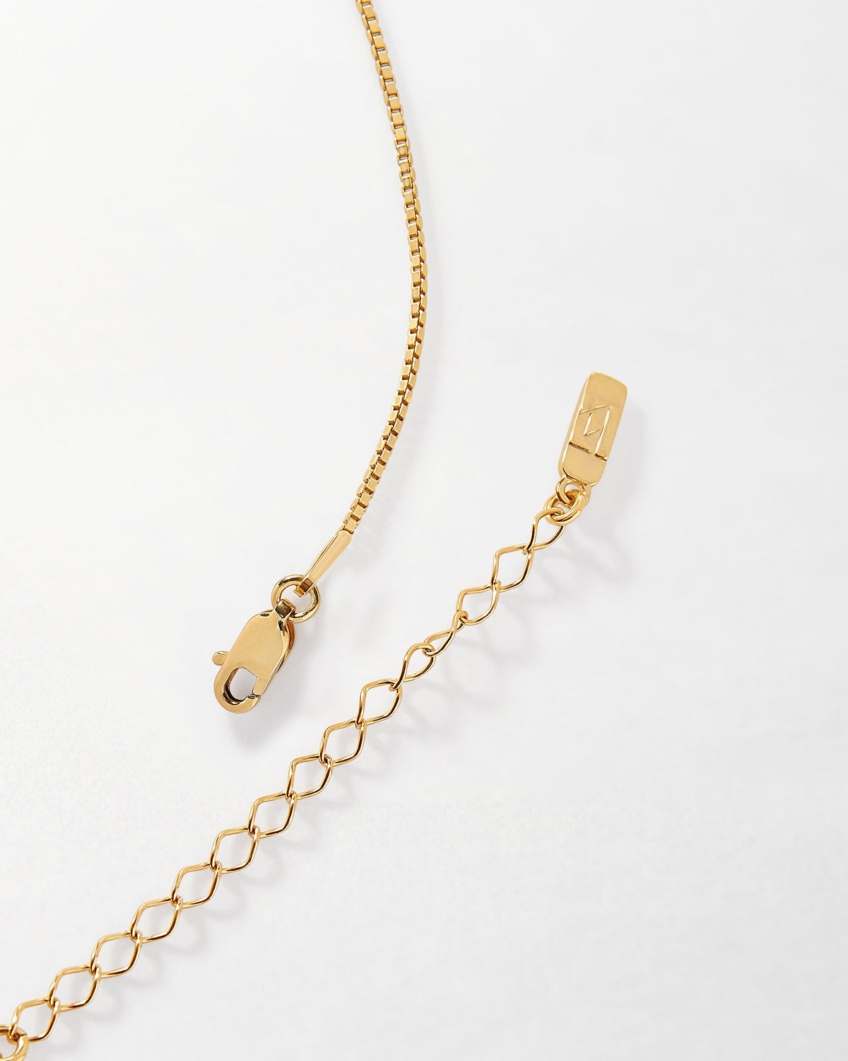Colar Triângulo Pedra do Mês - Abril (Topázio Branco) - Ouro 18K | SILLENE