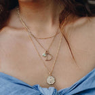 Colar Triângulo Pedra do Mês - Agosto (Peridoto) - Ouro 18K | SILLENE