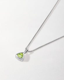 Colar Triângulo Pedra do Mês - Agosto (Peridoto) - Prata | SILLENE